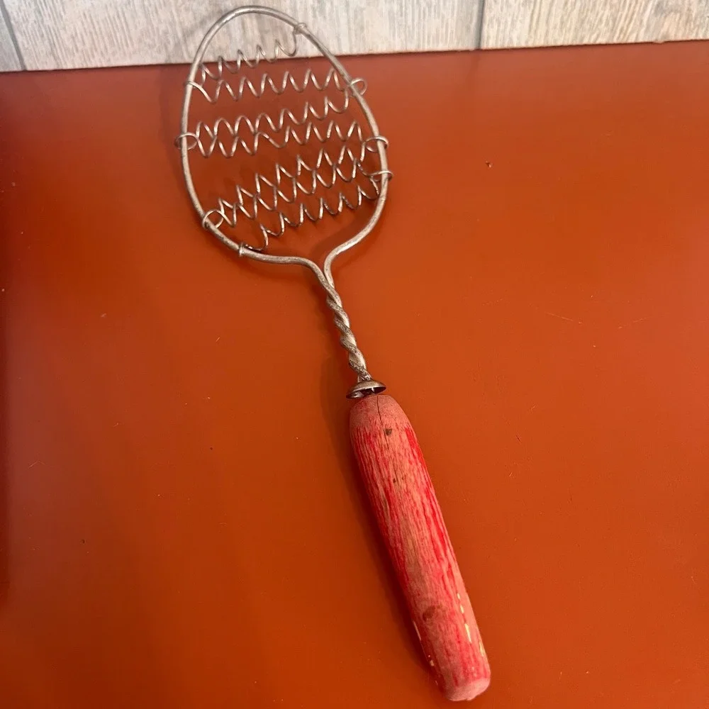 Vintage whisk Potato Masher Red Wood Handle‎ Wire Metal Kitchen Tool Farmhouse